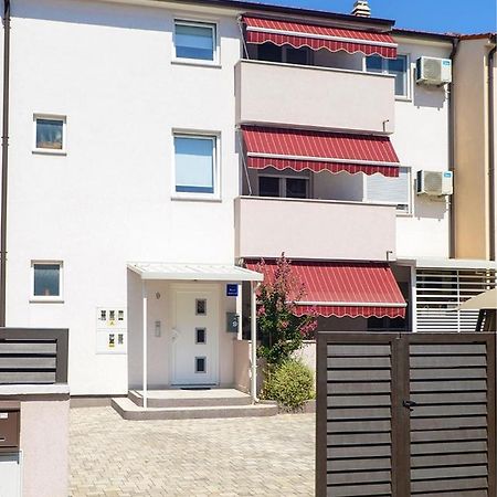 Leona Appartement Pula Buitenkant foto