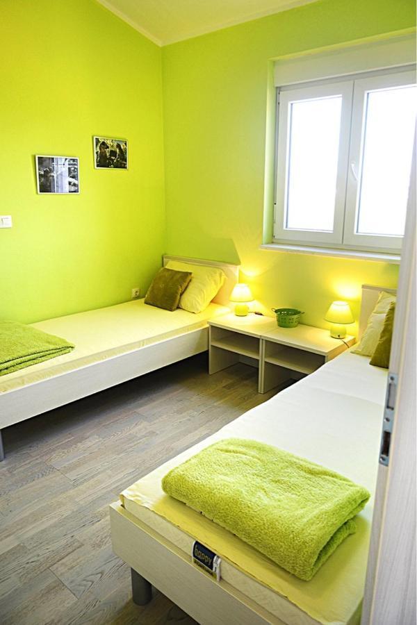 Leona Appartement Pula Buitenkant foto
