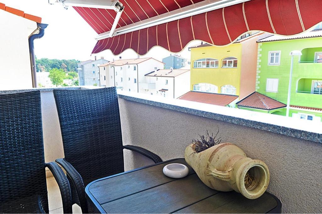 Leona Appartement Pula Buitenkant foto