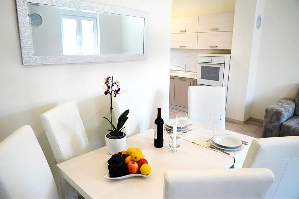 Leona Appartement Pula Buitenkant foto