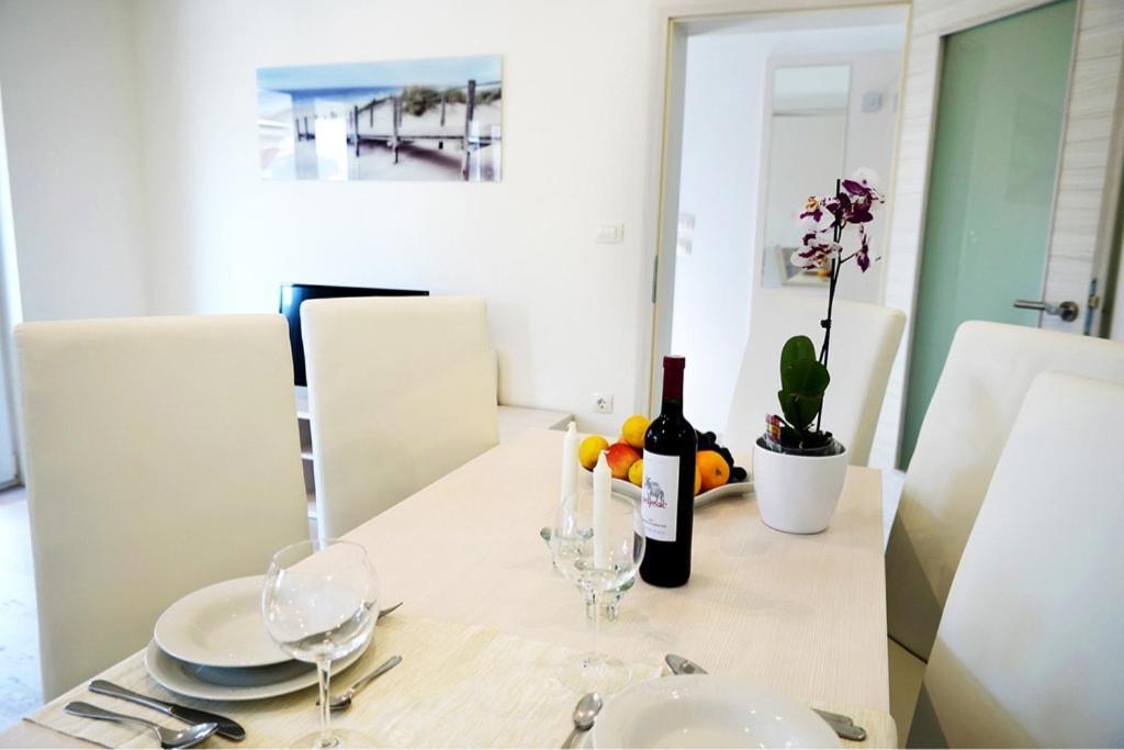 Leona Appartement Pula Buitenkant foto