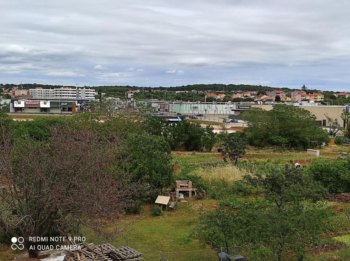 Leona Appartement Pula Buitenkant foto